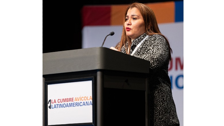 Dr. Catya Itzel Martínez Rivas, subregional representative of the World Organization for Animal Health for Central America and the Caribbean, speaking at La Cumbre Avícola Latinoamericana at the 2024 IPPE.