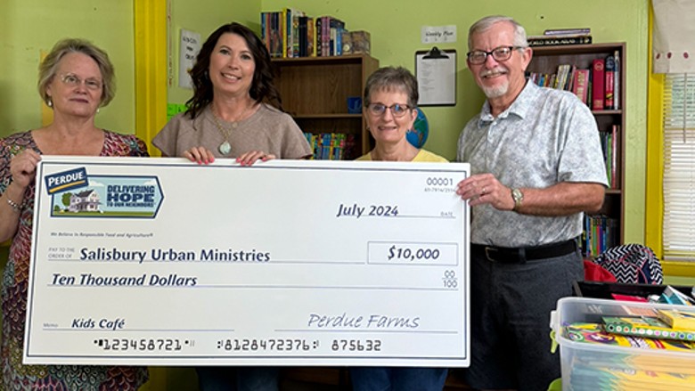 Perdue presents grant to Salisbury Urban Ministries